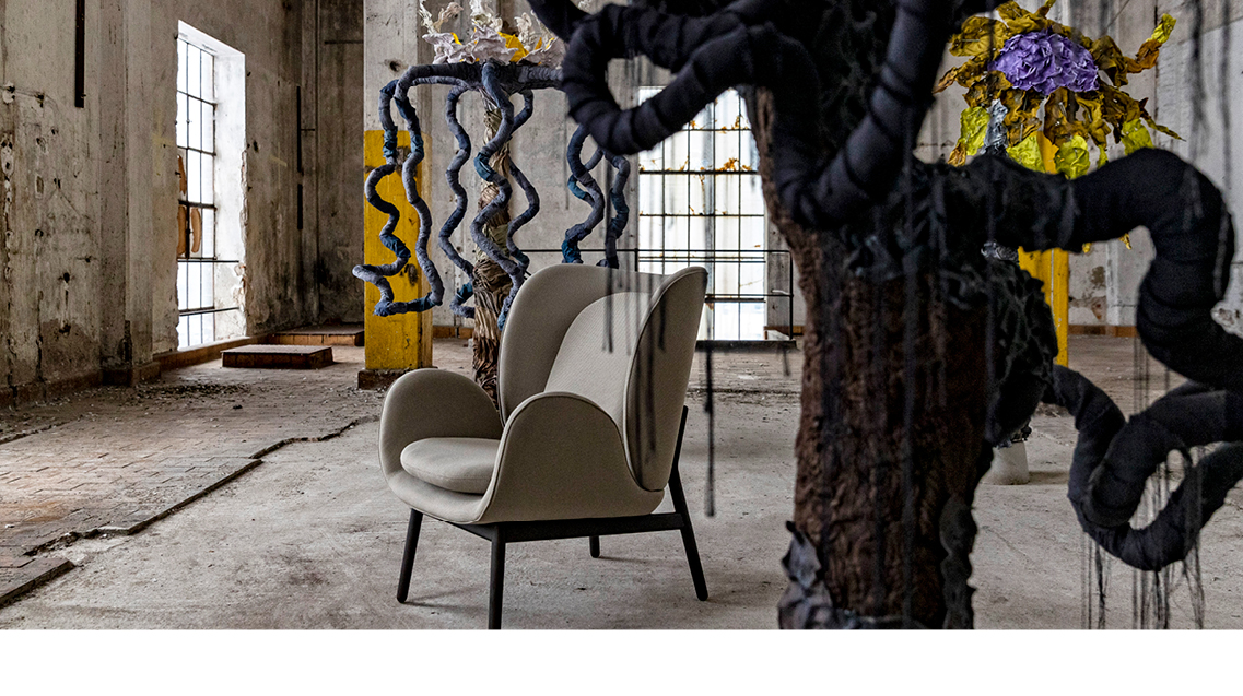 Rubbish Chair (1)